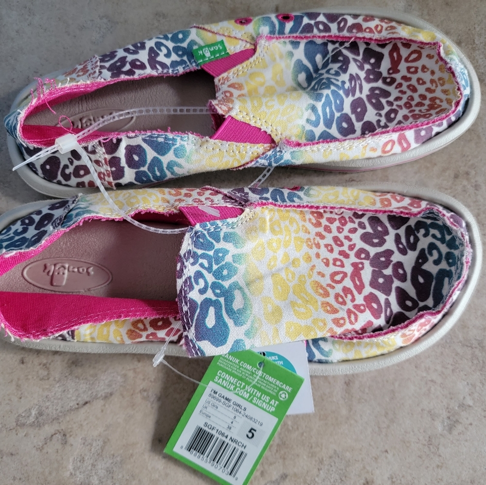Women's Sanuks size 5